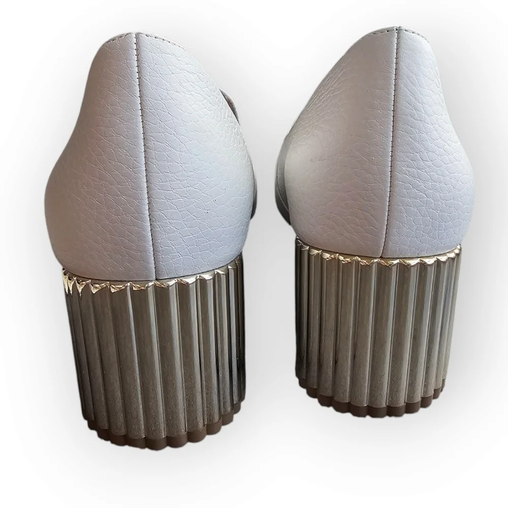 Dee Ocleppo Michelle White and Gold Pumps | Size 8.5 - Picture 6 of 6